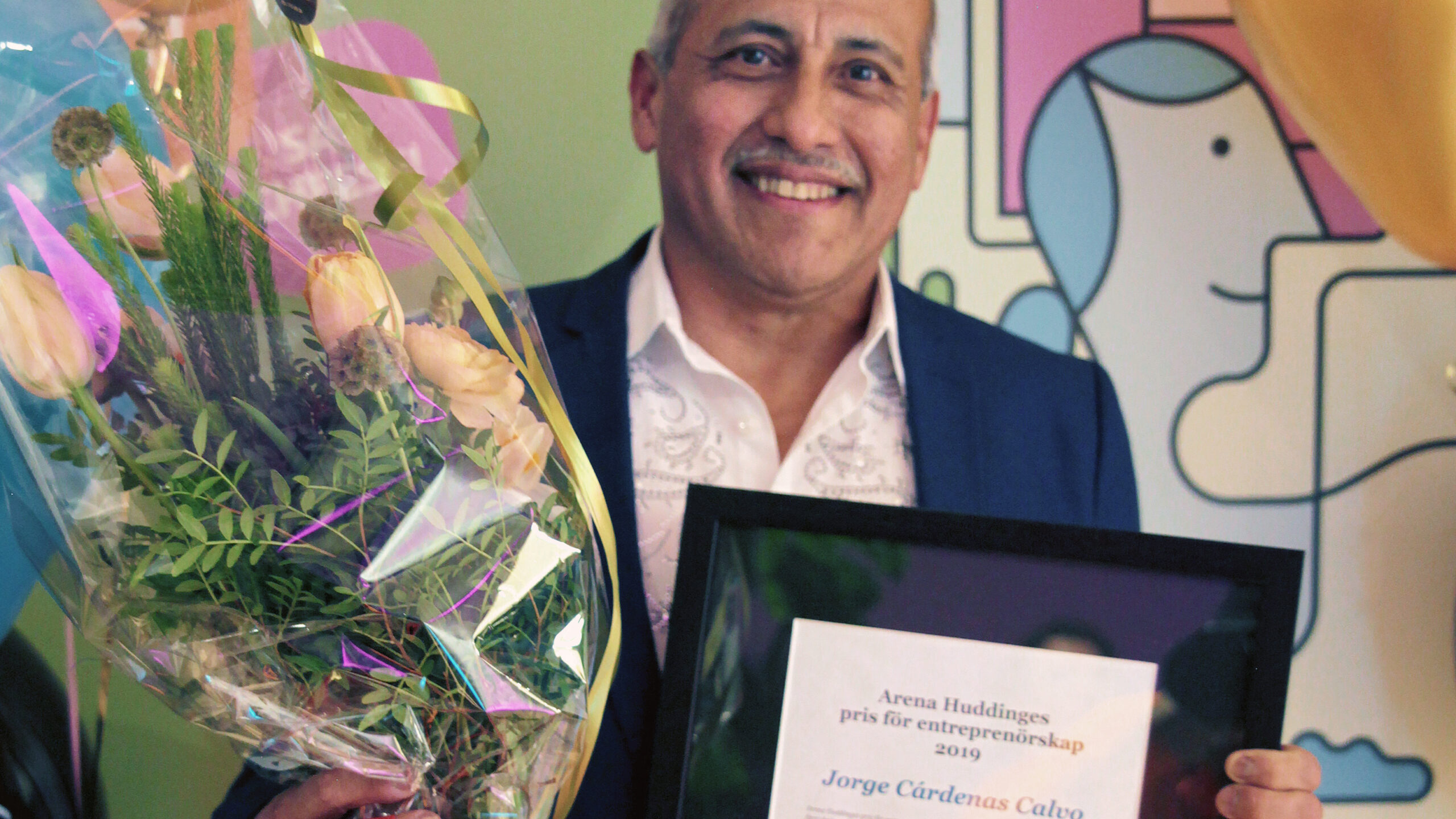 Arena Huddinge prisar UF-läraren Jorge Cárdenas Calvo